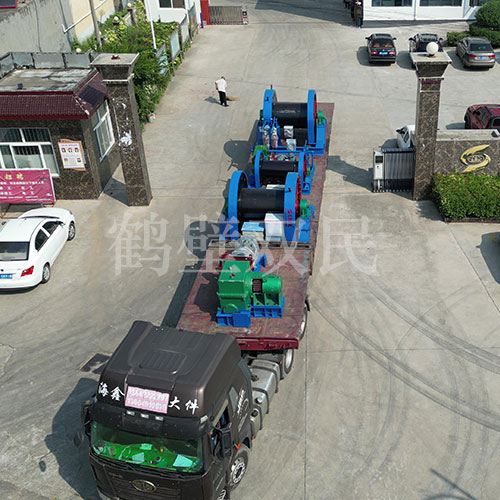鑿井絞車發(fā)貨：雙筒25噸鑿井絞車！